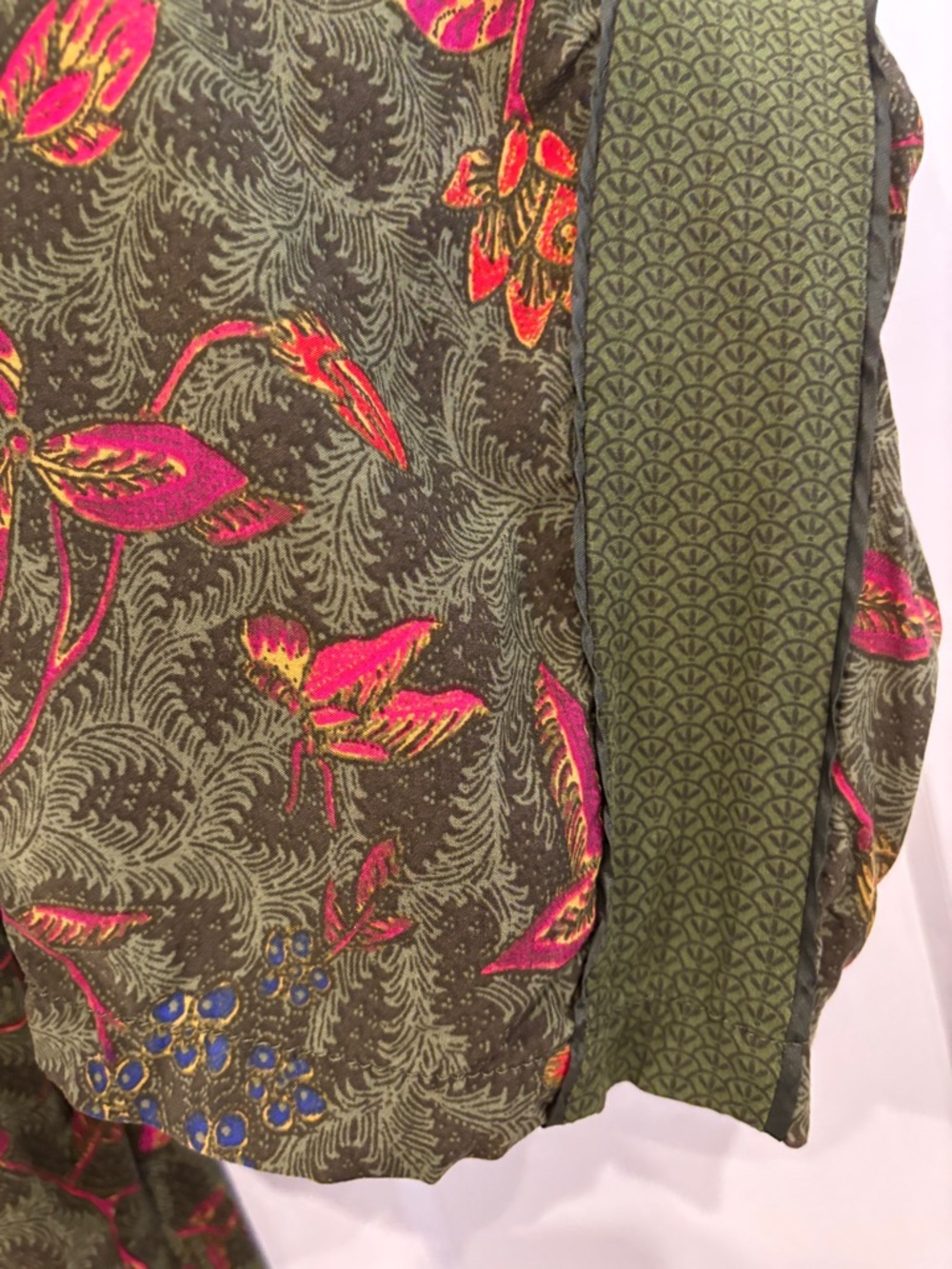 Anthropologie Olive Floral & Butterfly Relaxed Pants. Size XS - Picture 7 of 10